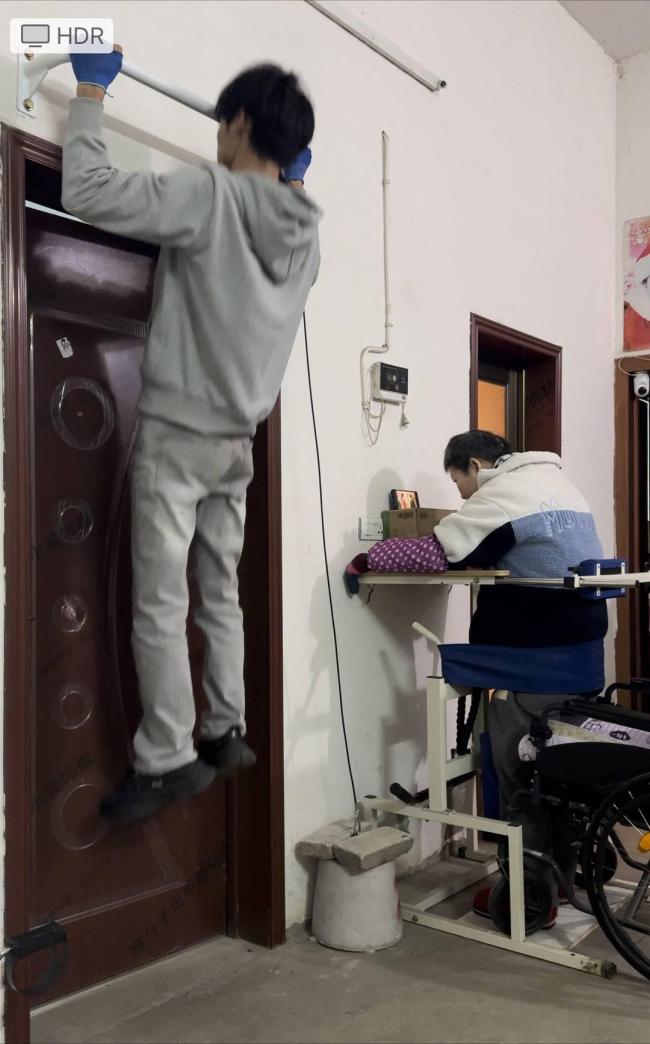 小伙改造房车带瘫痪母亲周游全国 孝心之旅启程