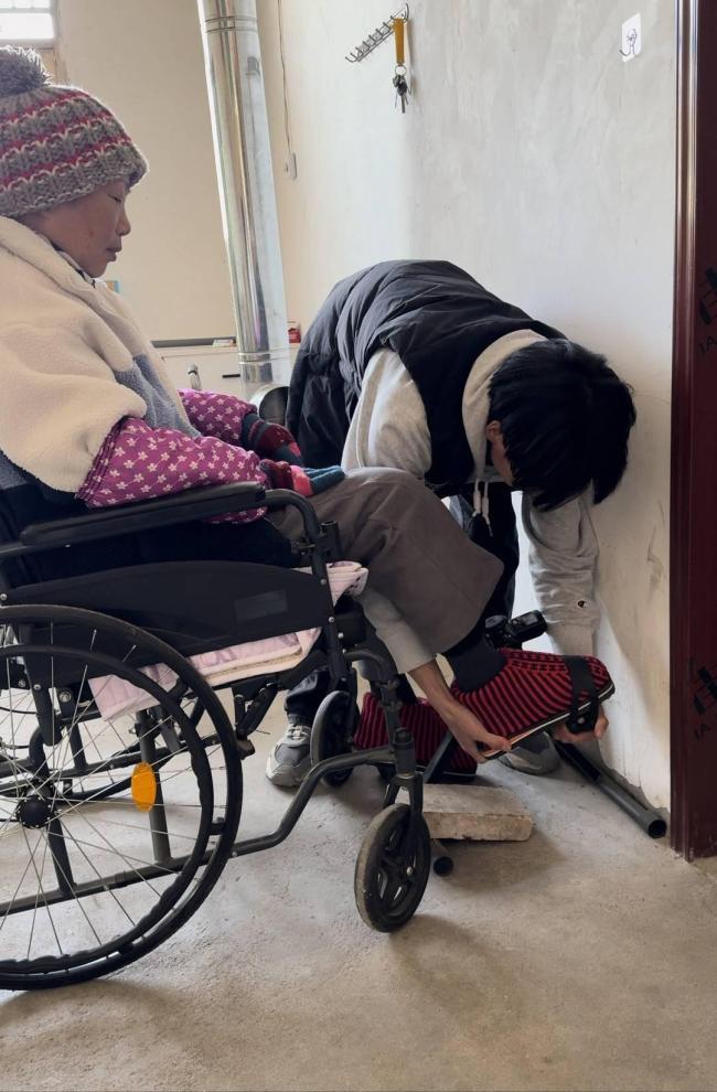 小伙改造房车带瘫痪母亲周游全国 孝心之旅启程